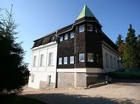 Hotel Zámeček Janovičky 3*