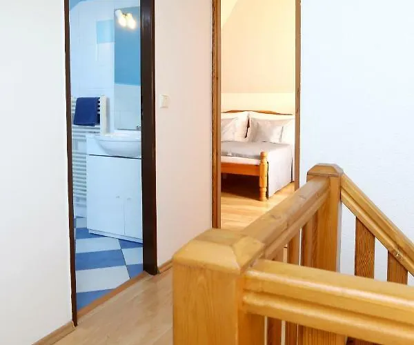 Zámeček Janovičky 3* Broumov